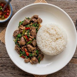 กระเพราเครื่องในไก่