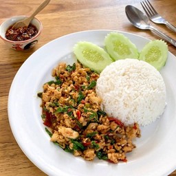 ข้าวกระเพราไก่สับคั่วกระทะ