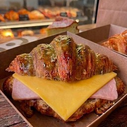 Ham & Cheese Croissant ครัวซองแฮมชีส