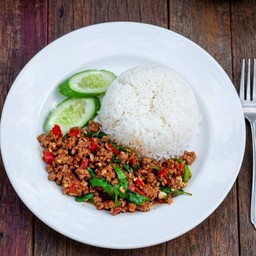 กระเพราเนื้อสับคั่วแห้ง