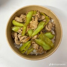 ผัดพริกหยวก โปรดระบุเนื้อสัตว์