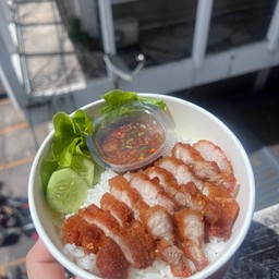 ข้าวสามชั้นทอดน้ำปลาน้ำจิ้มแจ่ว