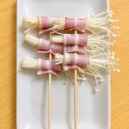 เบคอนกอดเห็ดเข็มทอง