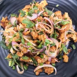 ยำไก่แซ่บ
