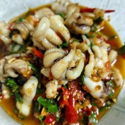 หนวดปลาหมึก ผัดกระเพรา