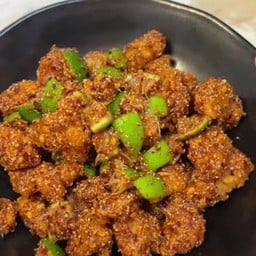 ข้าวยำไก่แซ่บซี๊ด