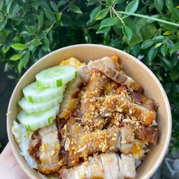 ข้าวไข่ข้นหมูกรอบกระเทียม