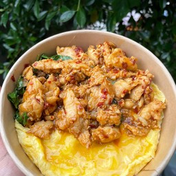 ข้าวไข่ข้นกระเพราไก่