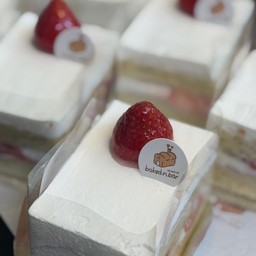 Strawberry Cream Cake