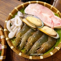 Nhà Tú - Việt Nam Restaurant  Hochimin