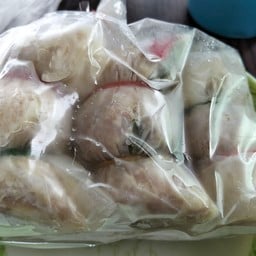 แหนมหมู+หนังหมูใม่ใส่สีทำเองแบบธรรมชาติ 1แพค 3ชิ้น