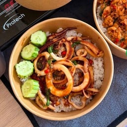 ข้าวกะเพราปลาหมึก