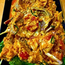 ปูทะเลไข่ผัดผงกะหรี่ครึ่งโล Half a kilo of sea crab with fried egg and curry powder