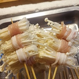 เห็ดเข็มพันบคอน