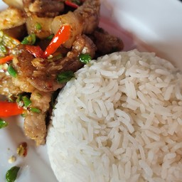 ข้าวหมูสามชั้นคั่วพริกเกลือ