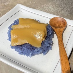 ข้าวเหนียวอัญชันหน้าสังขหยาหวานละมุน