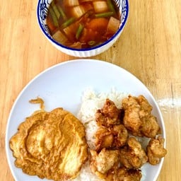 เซ็ตเมนูข้าวไก่ทอด+เจียวโปะ+แกงส้ม