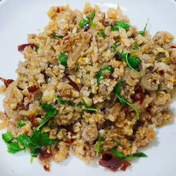 กะเพราพริกแห้งแหนมหมู(กับข้าว)