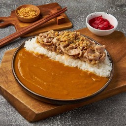 ข้าวแกงกะหรี่หมูสันคอผัดกระเทียม