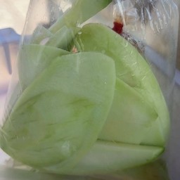 มะม่วงเปรี้ยวพร้อมน้ำปลาหวาน