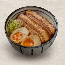 ข้าวหน้าหมูตุ๋นสไตล์ญี่ปุ่น + ซุปไข่