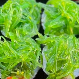 ข้าวปั้นยำสาหร่ายเย็น