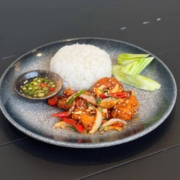 ไก่กรอบผัดเม็ดมะม่วงราดข้าว ( Cashew Nut Chicken with rice )