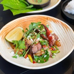 หมูกรอบผัดพริกเกลือ ( Chilli & Salt Crispy Pork Belly )