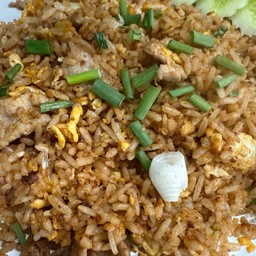 ข้าวผัดน้ำพริกนรกมันกุ้ง