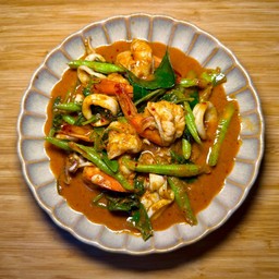 ผัดพริกแกงทะเล กับข้าว