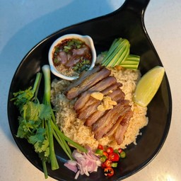 ข้าวผัดกากหมูคอหมูย่าง ( Crackling Pork Fried Rice with Grilled Pork Neck )