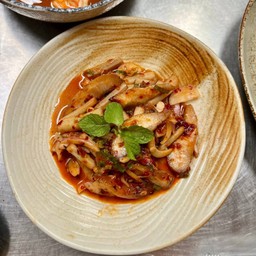 ยำไหลบัวคอหมูย่าง ( Lotus Stem & Grilled Pork Salad )