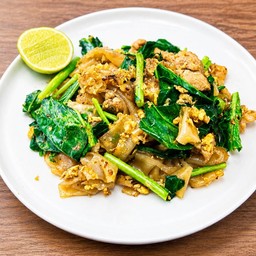ผัดซีอิ๊วหมู  (เส้นใหญ่)