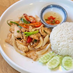 ไก่ผัดขิงราดข้าว