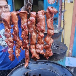 นายโอวหมูแดงอบเตาถ่าน ตลาดตรอกหม้อ