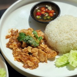 ไก่กระเทียมราดข้าว