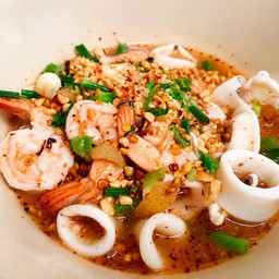 ก๋วยเตี๋ยวต้มยำทะเลล้วน
