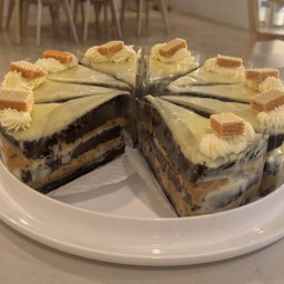 London White Chocolate Cake
