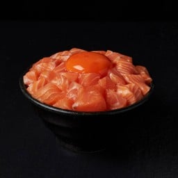 ข้าวหน้าปลาแซลมอนหั่นเต๋า