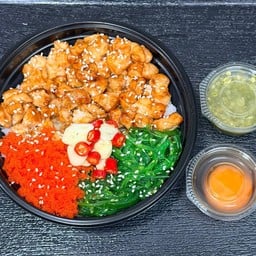 ข้าวหน้าแซลมอนหั่นเต๋าอบซอสเทอริยากิ