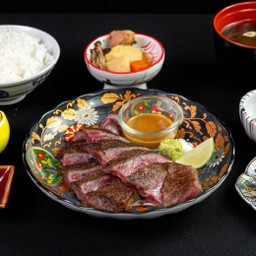 สเต๊กเนื้อย่างฟาง