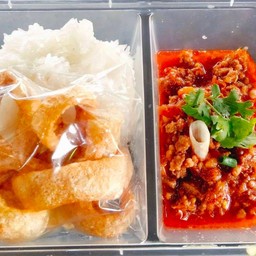 ข้าว+น้ำพริกอ่อง+แคปหมู