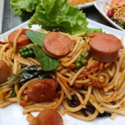 สปาเก็ตตี้ขี้เมา (ไส้กรอก)