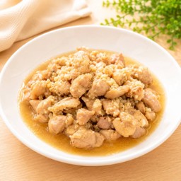 สะโพกไก่กระเทียมพริกไทย เลาะหนัง