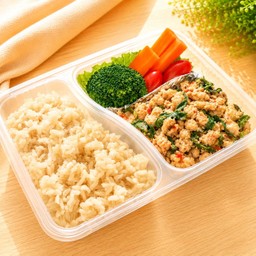 ข้าวกะเพราอกไก่ผัดน้ำ