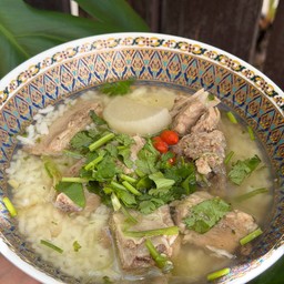 [อร่อยซ่ากับโค้ก] ข้าวต้มซี่โครงหมู สูตรคุณแม่ +  โค้ก ออริจินัล (กระป๋อง)