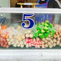 ก๋วยเตี๋ยวแชมป์ข้าวเปียกเล้งโครงไก่อ้วน&ผอม