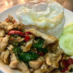 กะเพราไก่+ไข่ดาว