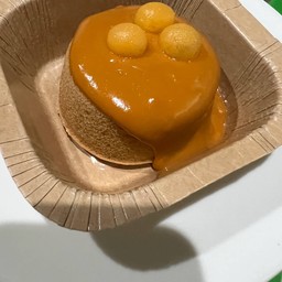 เค้กชาไทยไข่ไดโนเสาทองคำ