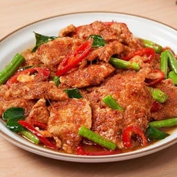 ถั่วฝักยาวผัดพริกแกงหมูชิ้น